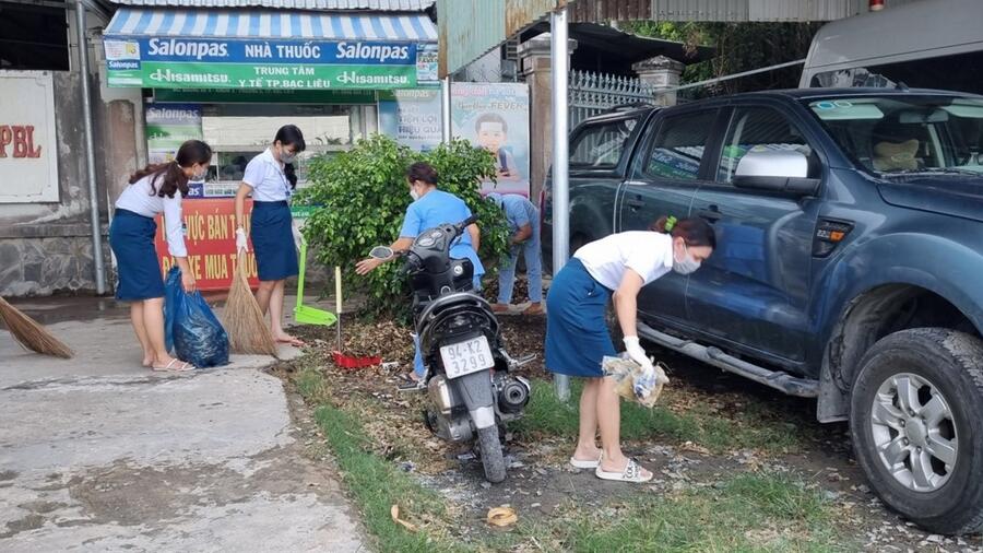 Chi đoàn Trung tâm Y tế thành phố Bạc Liêu tổ chức hoạt động hưởng ứng Tuần lễ Quốc gia nước sạch, vệ sinh môi trường năm 2023.