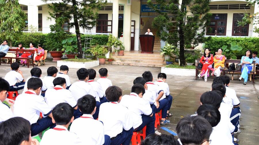 Tổ TTGDSK- TTYT TPBL truyền thông Cách phòng chống bệnh Sốt xuất huyết cho học sinh Trường THCS Võ Thị Sáu