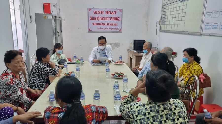 Trạm Y tế Phường 2 Thành phố Bạc Liêu tổ chức sinh hoạt Câu lạc bộ tăng huyết áp