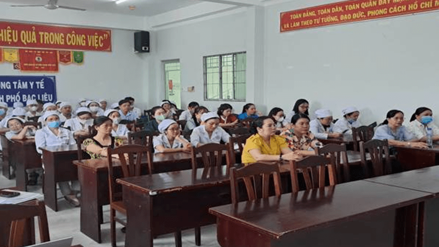 Trung tâm y tế khu vực Bạc Liêu tổ chức tập huấn  kiểm soát nhiễm khuẩn cho nhân viên y tế