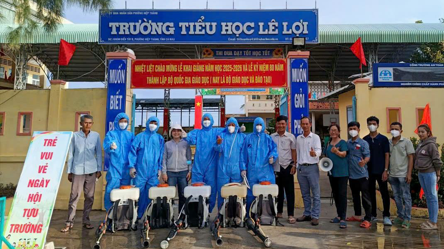 Trung tâm Y tế khu vực Bạc Liêu tổ chức phun hóa chất chủ động diện rộng phòng, chống bệnh sốt xuất huyết Dengue.
